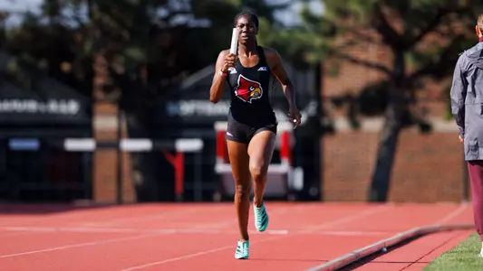 Kiyah Yeast competing in the 4x400m relay at the Clark Wood Invitational