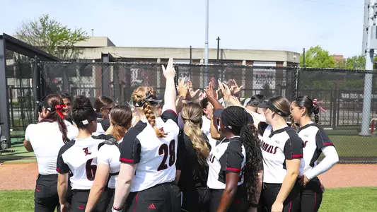 Softball pregame huddle vs. Clemson