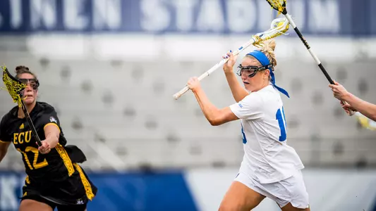 Katie Cronin shooting a free position shot
