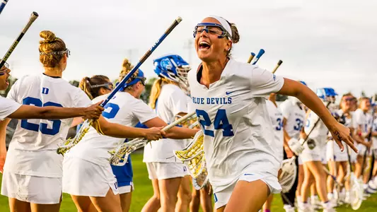 Charlotte Tucci running though the line