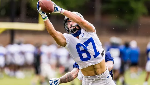 Noah Gray makes a catch during Duke's 2020 fall camp