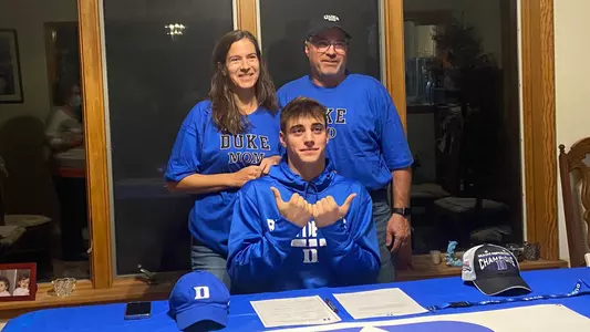 Yannis Schattman signs his NLI 
