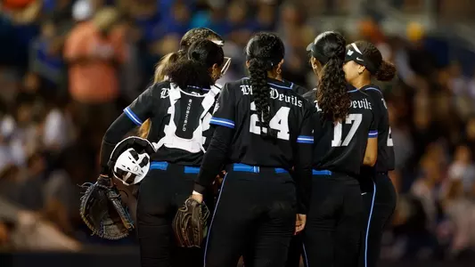 softball huddle vs. Florida Friday Bubly Invitational