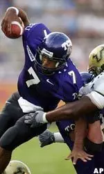 Brandon Hassell goes wide trying to avoid South Florida defender Tavarious Robinson during the first quarter. (AP Photo/Fort Worth Star-Telegram, Ron Jenkins)