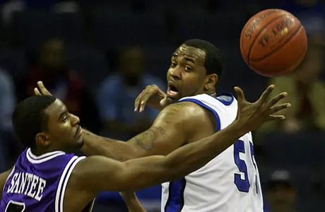 Corey Santee had a game-high 17 points at Saint Louis.