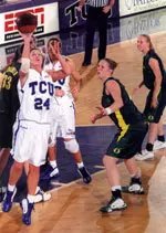 Niki Newton tied a career-high with 17 points Sunday.