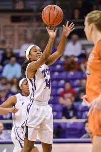 Zahna Medley poured in 29 points in Saturday's loss.