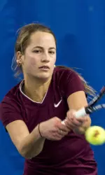 Maddy Murray lost in three sets at No. 6 singles.