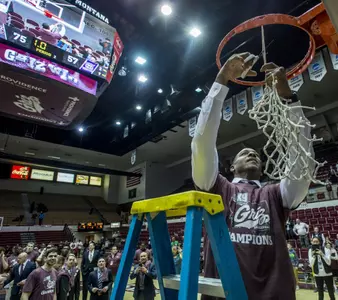 Travis DeCuire net cutting