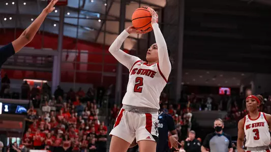 Raina Perez Floater 2022 NCAAT 1st Round