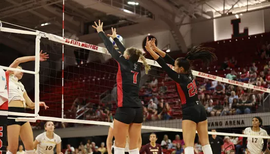Riley Shaak and Ava Brizard Blocking v Winthrop