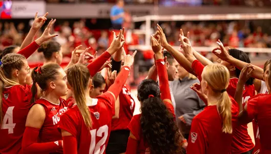 Volleyball finishes up in a huddle against UVA 9/29/24
