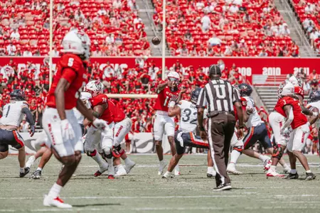 CJ bailey Throwing to Noah Rogers