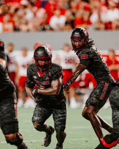CJ Bailey hands off to Duke Scott