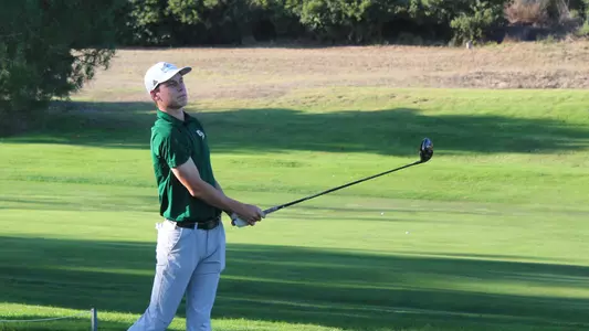 Tanner Podres hits his approach shot.