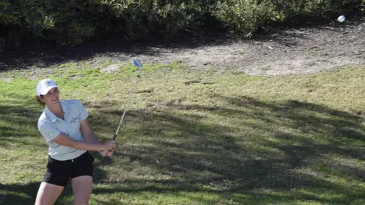 Nicole Neale finds her way to the green.