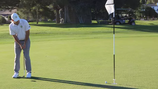 Luke Adam putts.