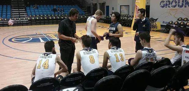 Men's volleyball win two on Day One of Menlo Invitational Image
