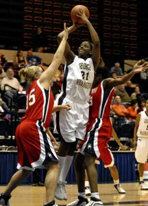 Jazmine Adair shoots past Richmond's Christina Campion and Nikita Thomas during the first half Tuesday night. (AP Photo/Linda Spillers)