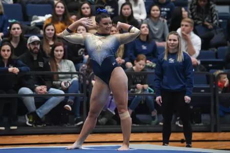 Crasa competes on floor.