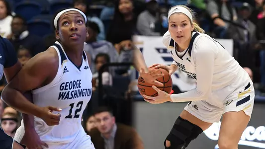 Olivia Gumbs and Sarah Overcash compete.