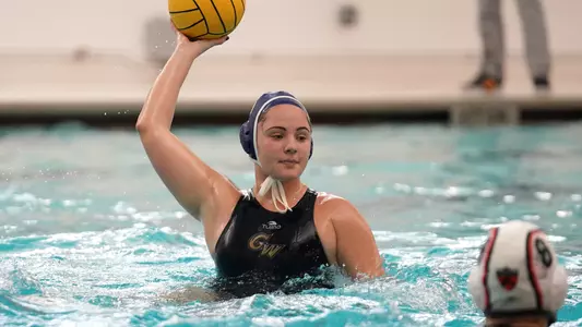 Allison DeCicco makes a pass.
