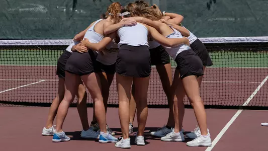WTen_huddle