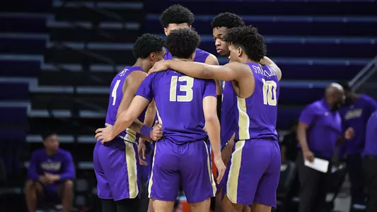 Mens Basketball Huddle
