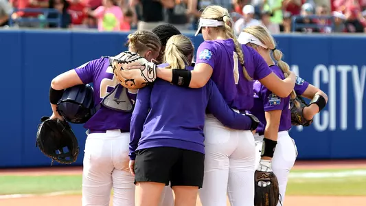 Softball Huddle Oklahoma 060721
