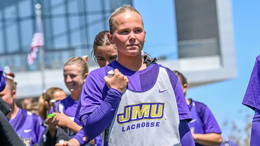 Sammy Wood warms up ahead of JMUs game against Northwestern