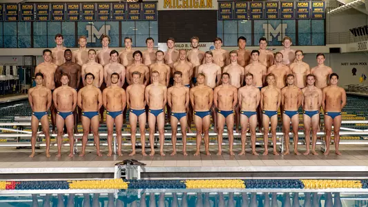 Men's Swimming & Diving 2018-19 Team Photo