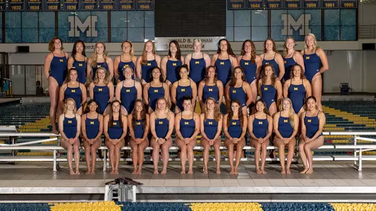 Women's Swimming & Diving 2018-19 Team Photo