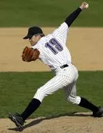 Chris Hayes hit a game-winning single in the bottom of the ninth to defeat Illinois 4-3 on Sunday