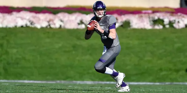 Clayton Thorson roll out Wisconsin graphite