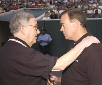 LONGTIME TEMPLE ADMINISTRATOR AL SHRIER INDUCTED INTO PHILADELPHIA JEWISH SPORTS HALL OF FAME Image