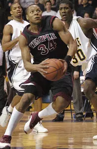 MEN'S BASKETBALL CLOSES STRONG IN 74-70 OVERTIME WIN OVER LA SALLE Image