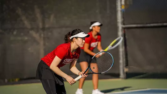 Maiko Uchijima and Jamie Wei on the court