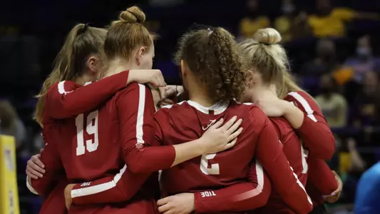 Alabama volleyball team huddle