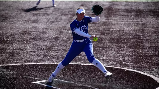 Sydney Babik throwing a pitch