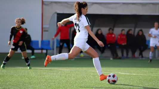 Laura Trapeo Sanz signing