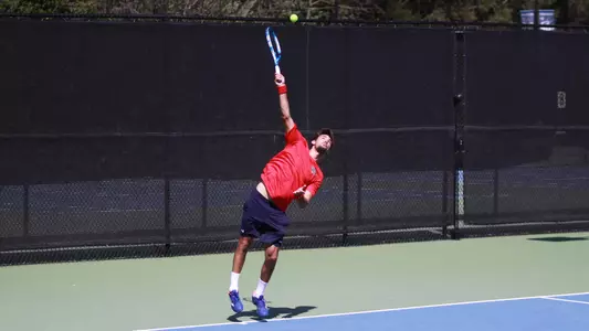 Matis Bot serves vs USF