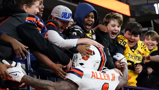 Kids Crowd fans