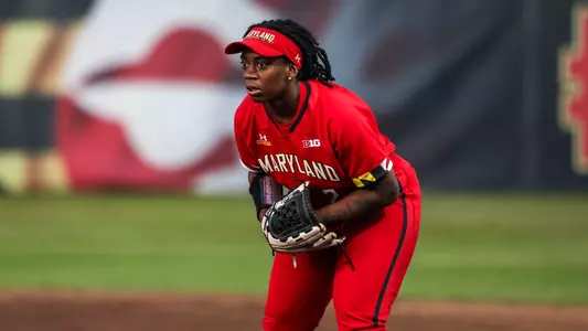 Diamond Williams locks in at first base.