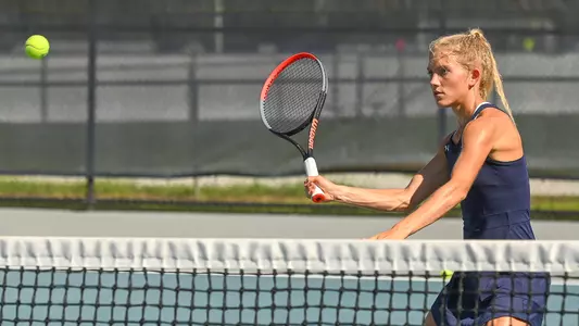 Annabelle Davis hits a forehand