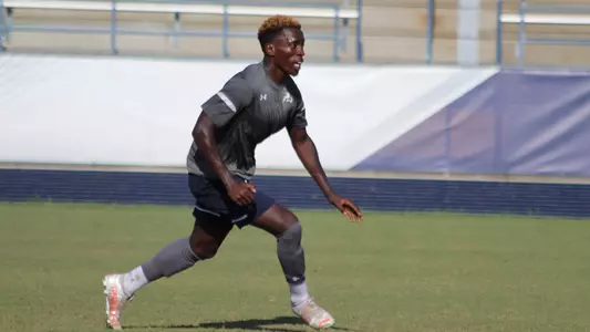Luto Tom running at practice