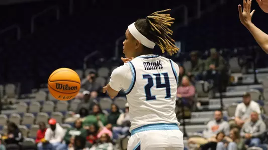 Jayla Adams inbound pass