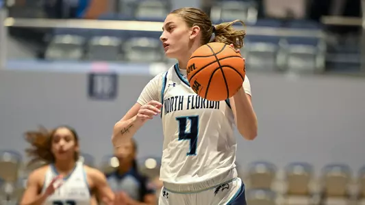 Sarah Taub dribbling upcourt