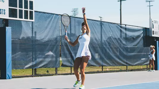 Kendall Nash throwing up serve