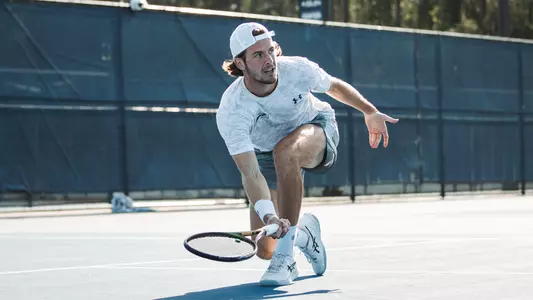 Jonas Hartenstein returns ball court