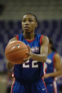 Terra Wallace leads Mavs with 18 points.